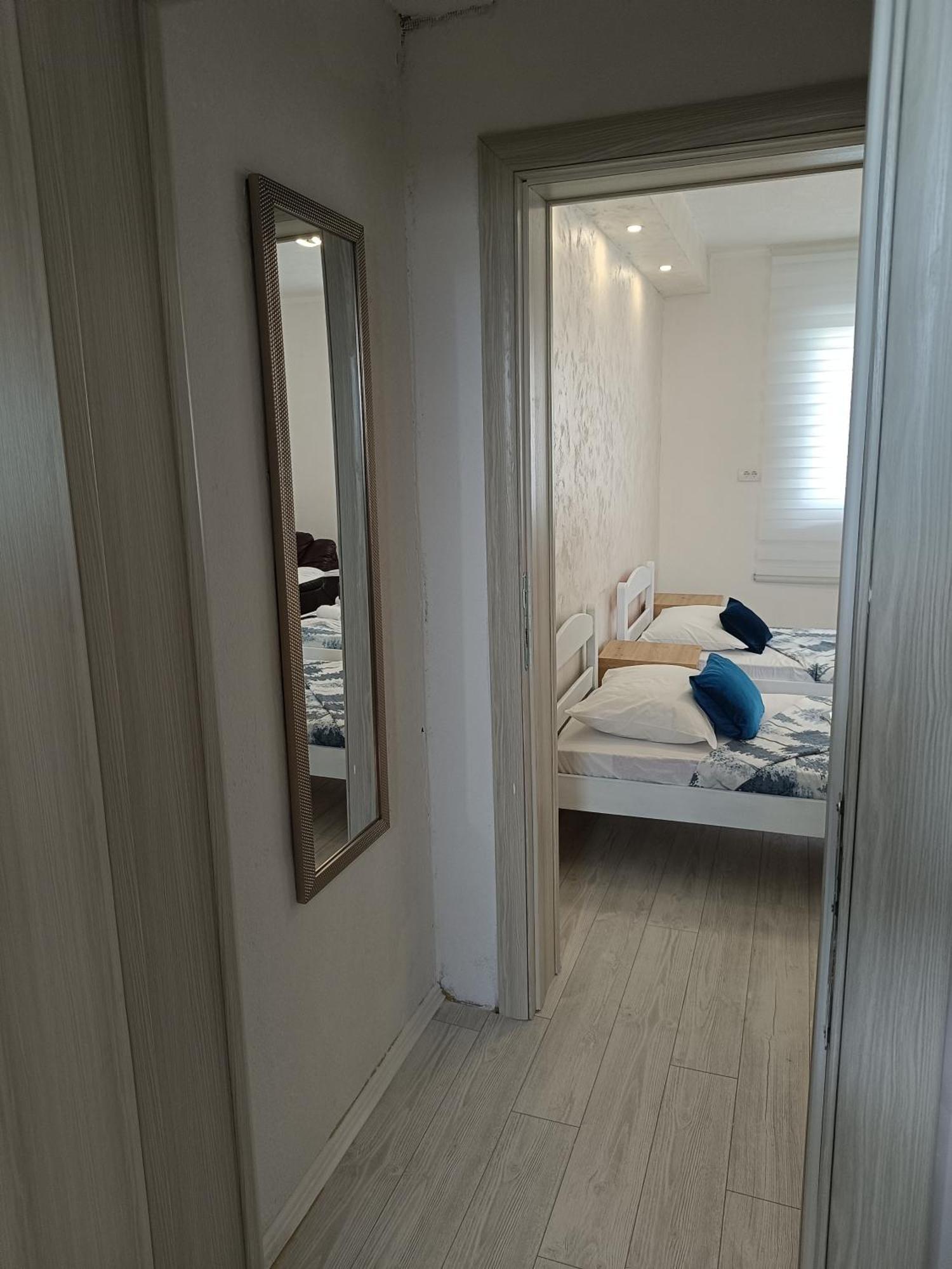Matija Airport Apartment Mitrovici  外观 照片
